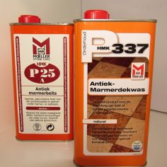 Een combipakket, bestaande uit: Een flacon P25a antiek marmerbeits en een flacon P337 antiek marmerdekwas naast elkaar.