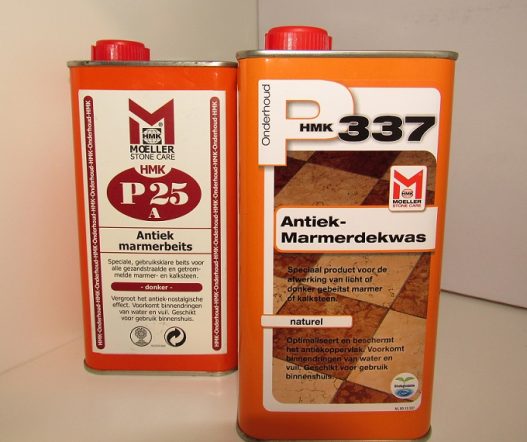 Een combipakket, bestaande uit: Een flacon P25a antiek marmerbeits en een flacon P337 antiek marmerdekwas naast elkaar.